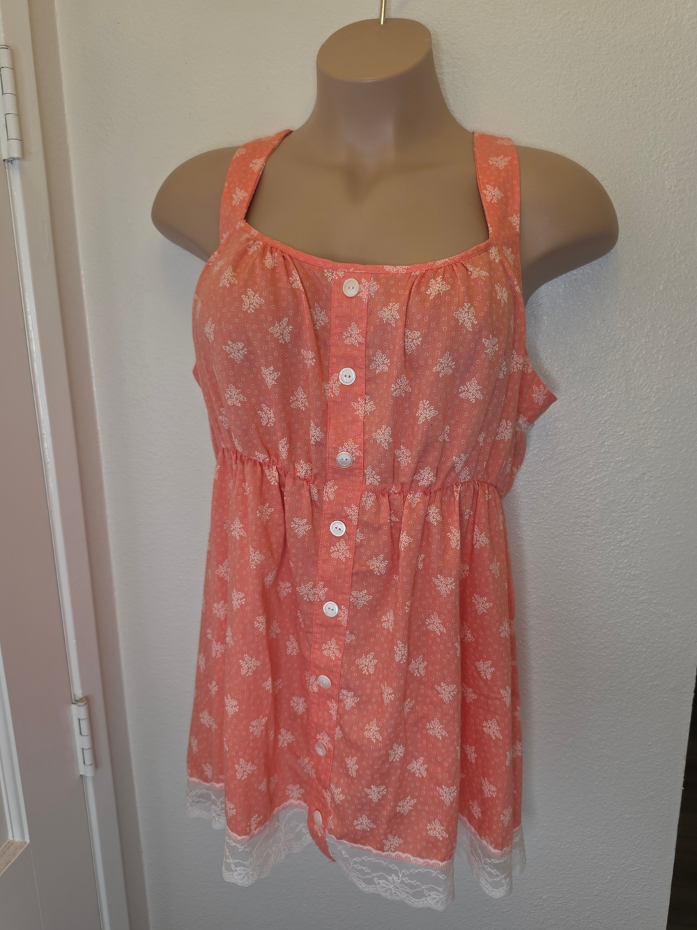 Sleeveless Coral Floral Button-Front Camisole with Lace Trim